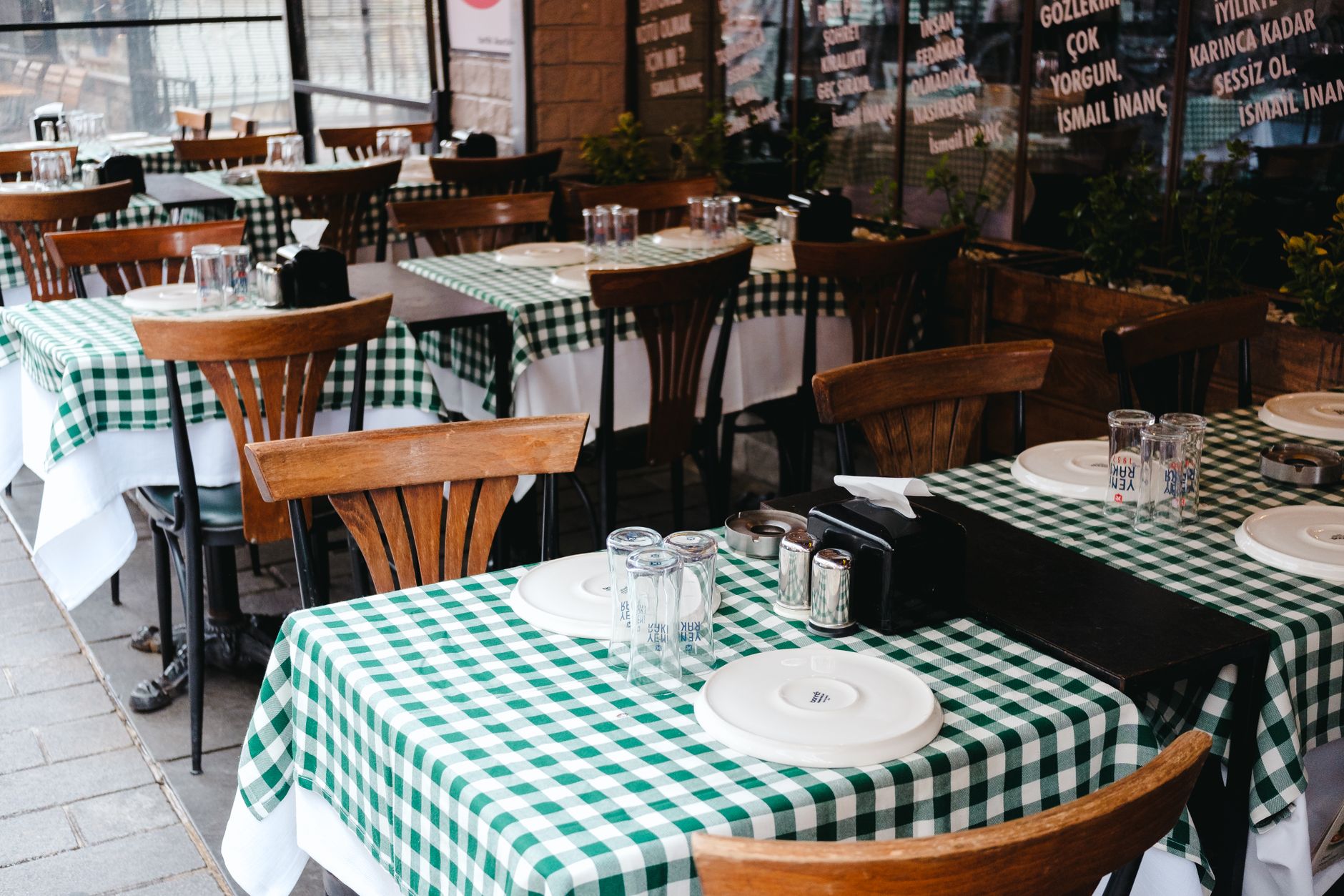 restaurant tablecloth care — CanDo Laundry Services